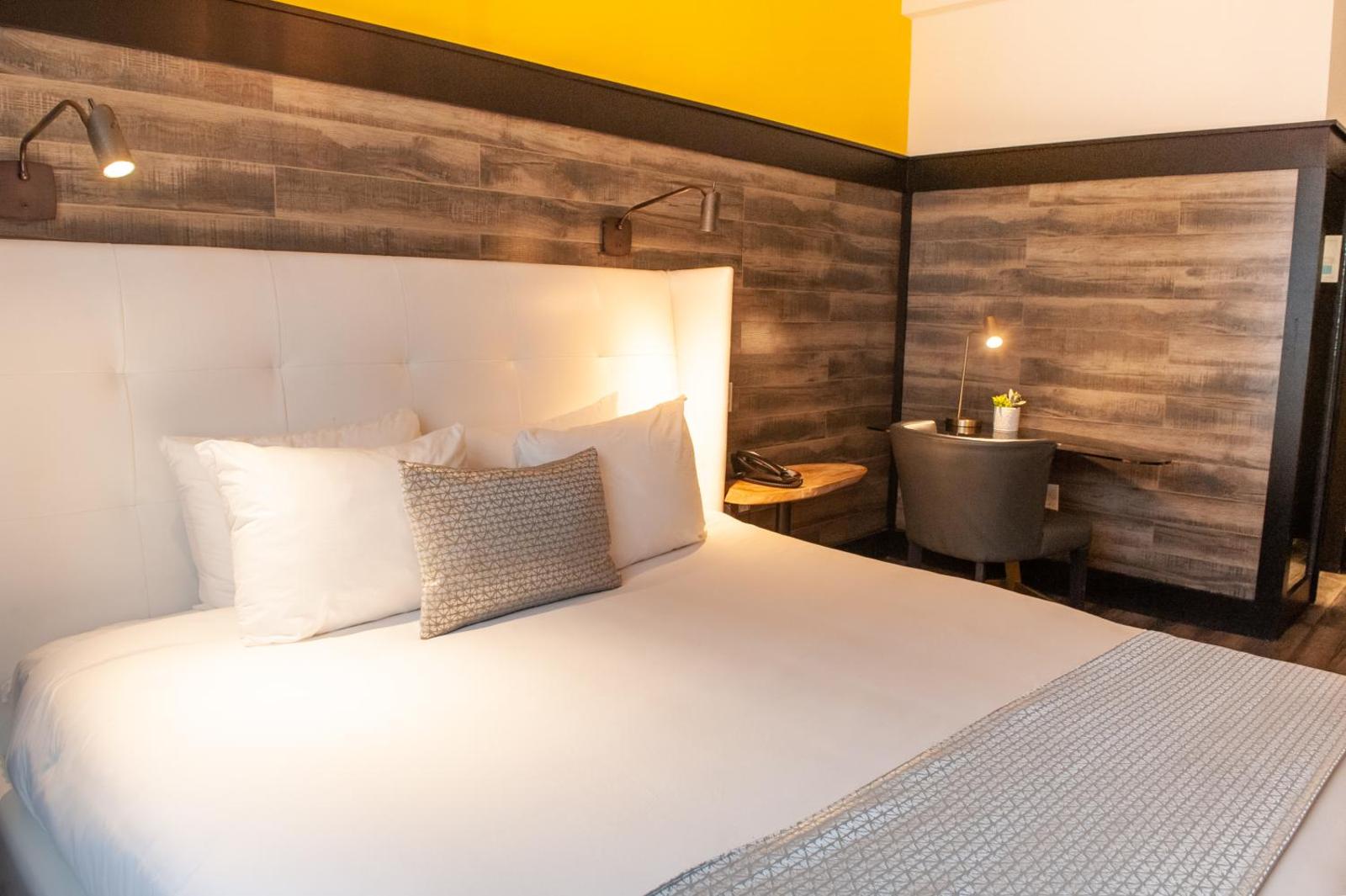 Catalina Hotel & Beach Club