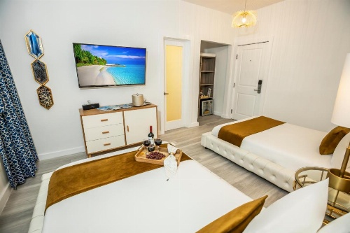 Catalina Hotel & Beach Club image 32