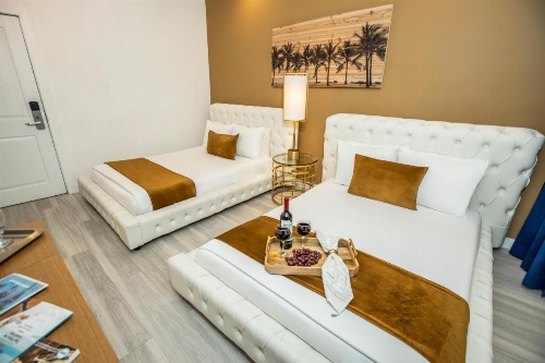 Catalina Hotel & Beach Club image 33