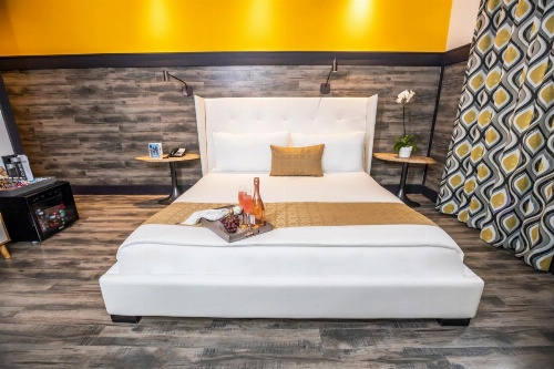 Catalina Hotel & Beach Club image 42