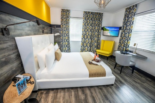 Catalina Hotel & Beach Club image 44